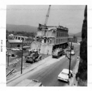 Demolition of the Flatiron building in September of 1962. 