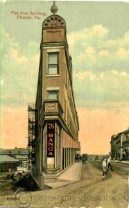 Early 1900s postcard featureing the Flatiron building. 